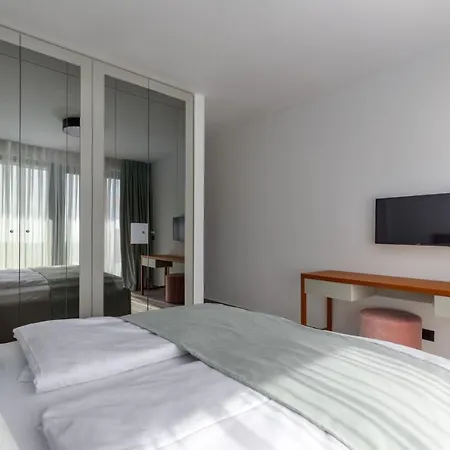 Eleven * Rovinjsko Selo