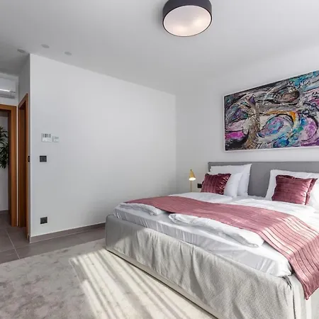 Eleven * Rovinjsko Selo