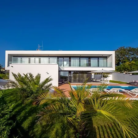 Eleven * Rovinjsko Selo