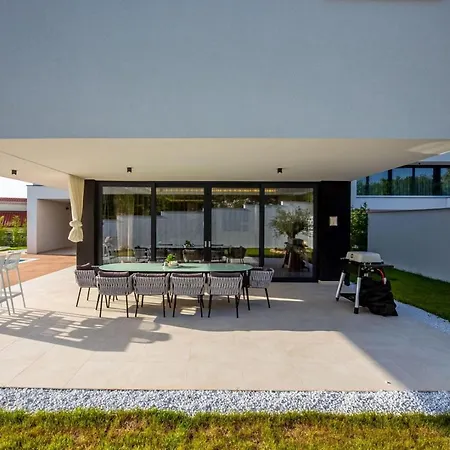 Eleven Villa