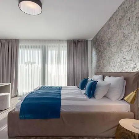 Eleven * 罗维尼村