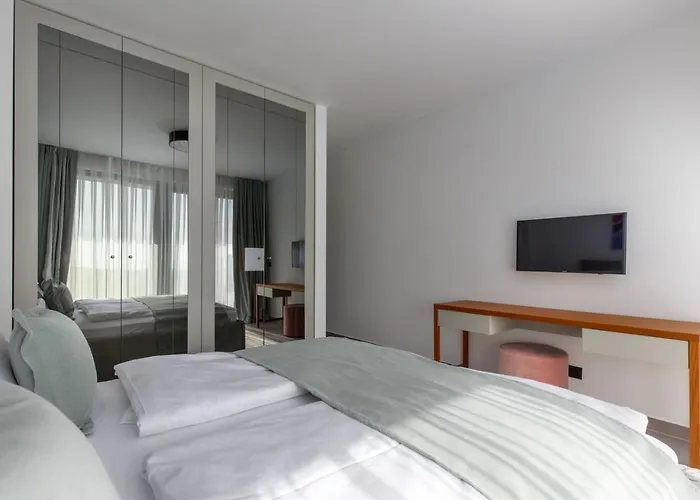 Eleven * Rovinjsko Selo