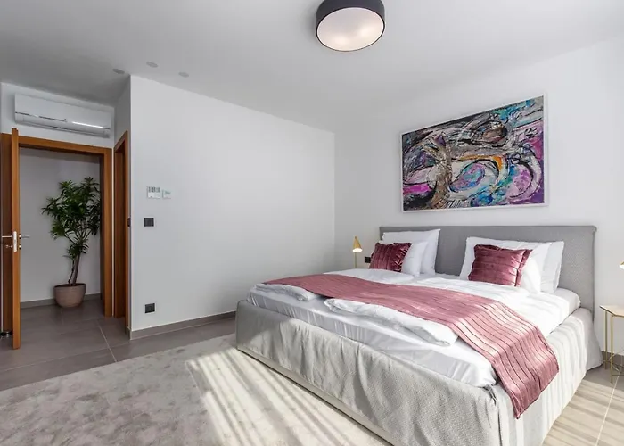 Eleven * Rovinjsko Selo